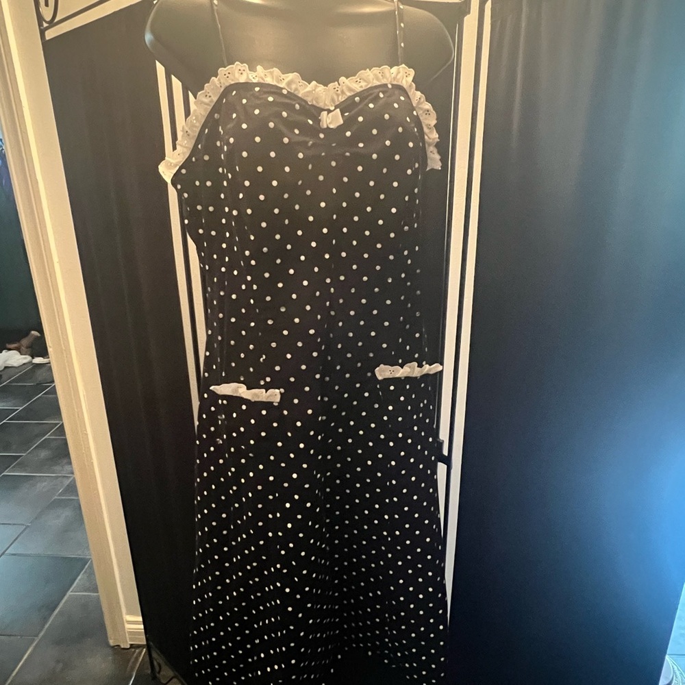 Stop Staring Elegant Black Dress - Picture 3 of 8